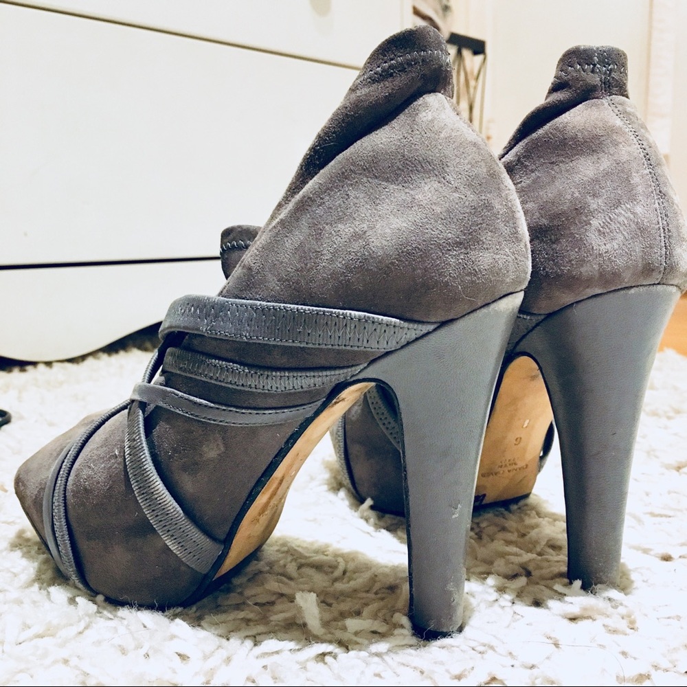 Dana Davis grey suede open toe heel booties